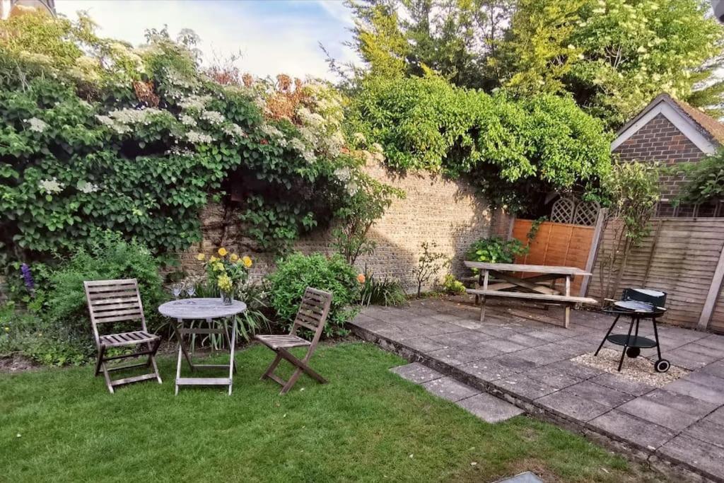 Beautiful Gate House A 4 Minute Walk From Beach Bognor Regis Exterior photo