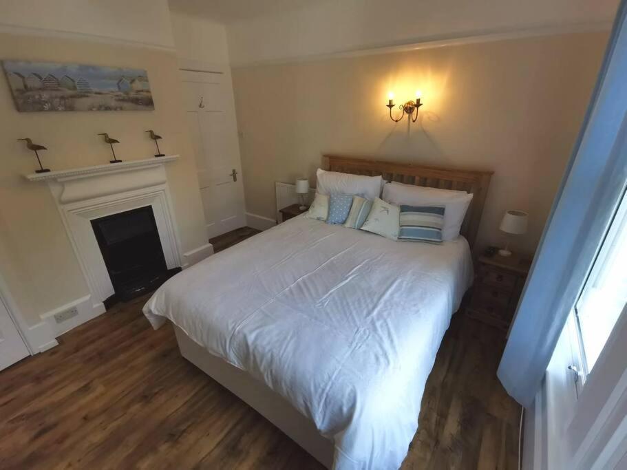 Beautiful Gate House A 4 Minute Walk From Beach Bognor Regis Exterior photo
