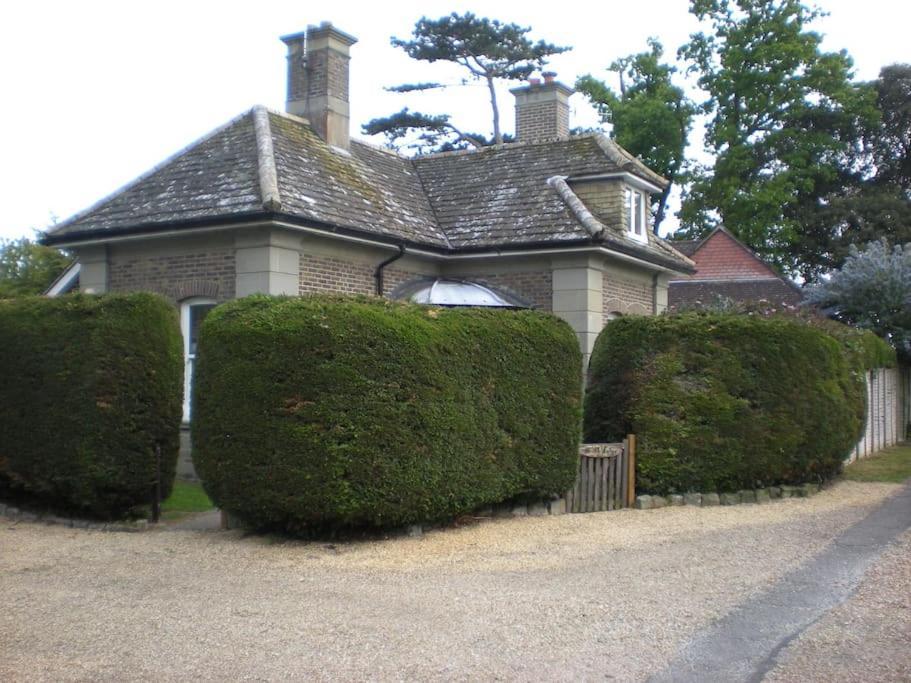 Beautiful Gate House A 4 Minute Walk From Beach Bognor Regis Exterior photo